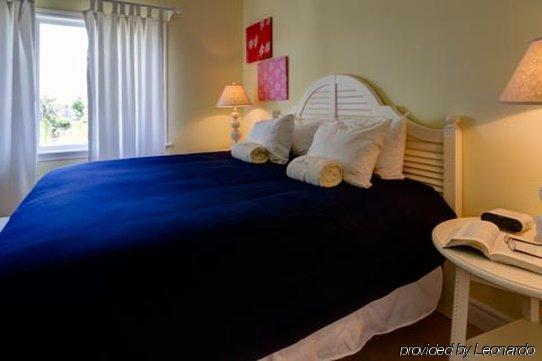 Pineapple Fields Apartahotel 4*